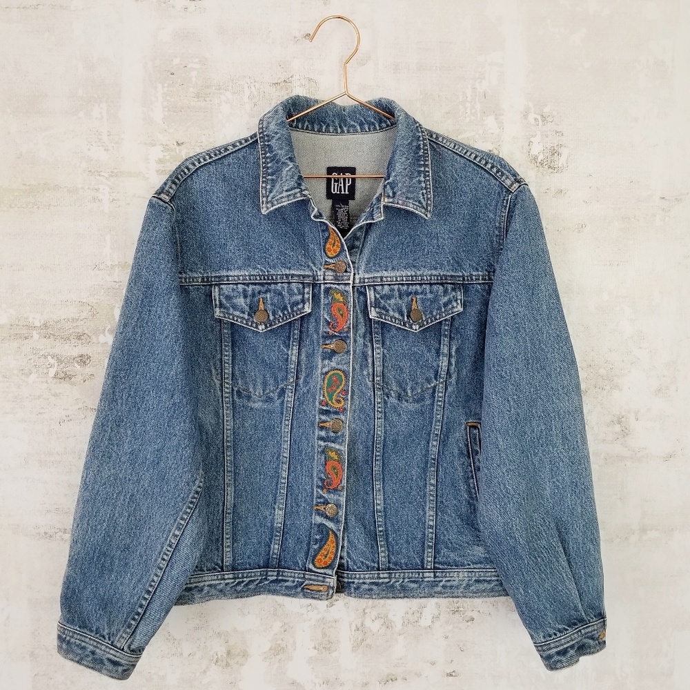 Vintage gap embroidered trucker style jean jacket